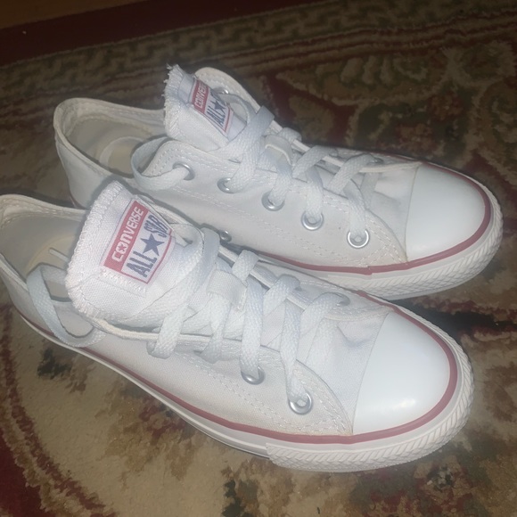 Women’s White Low-Rise Converse - Picture 2 of 6